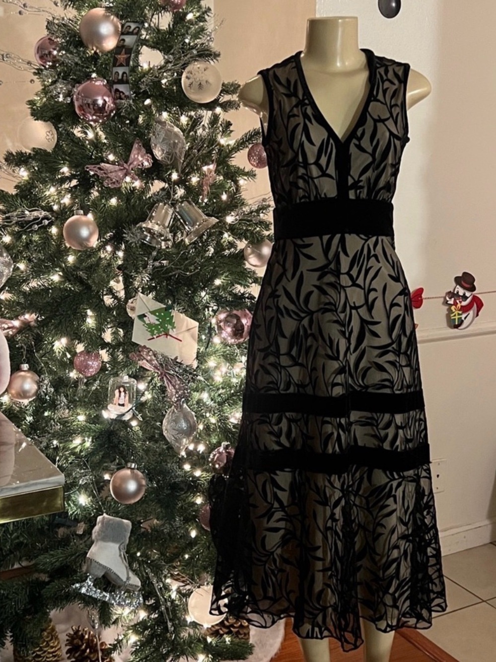 Black Sheer Leaf-Pattern Sleeveless Midi Dress